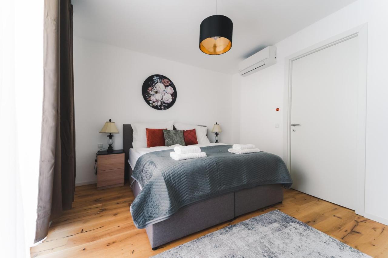 Triangle City Apartment II Wina Bagian luar foto